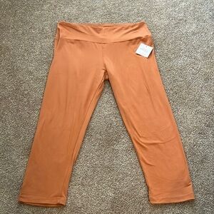 Sexy Basics 24/7 Orange Anywear Yoga Capri Leggings Size Large NWT